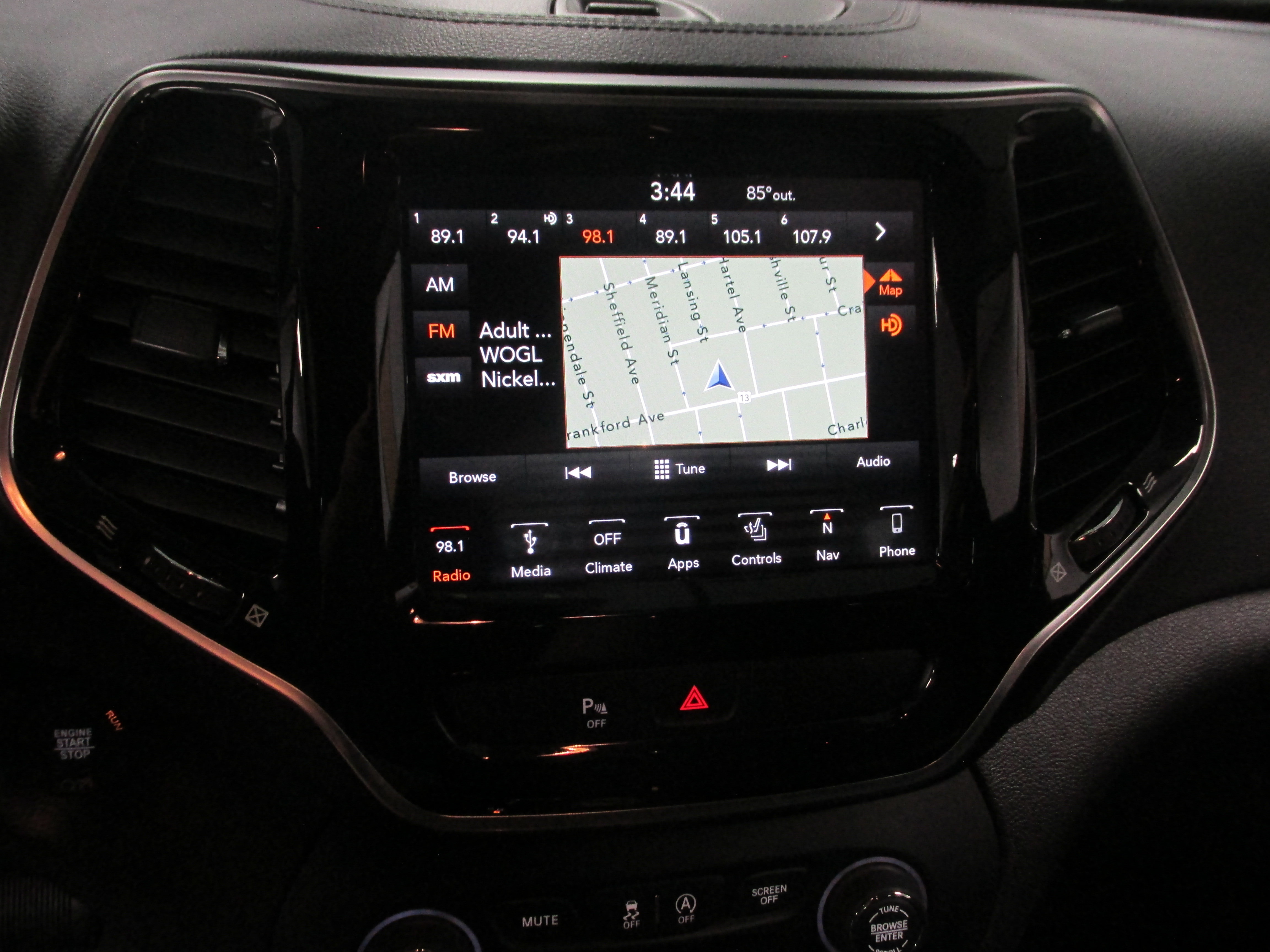 Used 2019 Jeep Cherokee Limited AWD/4WD image 38