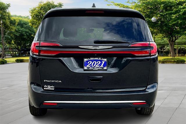 Used 2021 Chrysler Pacifica Touring image 3