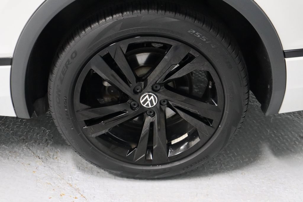 Used 2023 Volkswagen Tiguan SE R-Line AWD/4WD image 18