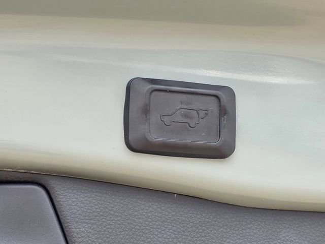 Used 2020 Toyota RAV4 XLE Premium image 30