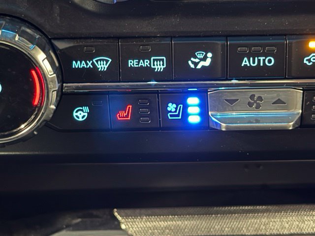 Certified 2025 Ford F250 Lariat w/ Black Appearance Package AWD/4WD image 29