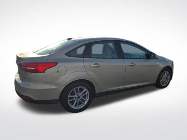 Certified 2018 Ford Focus SE FWD image 3