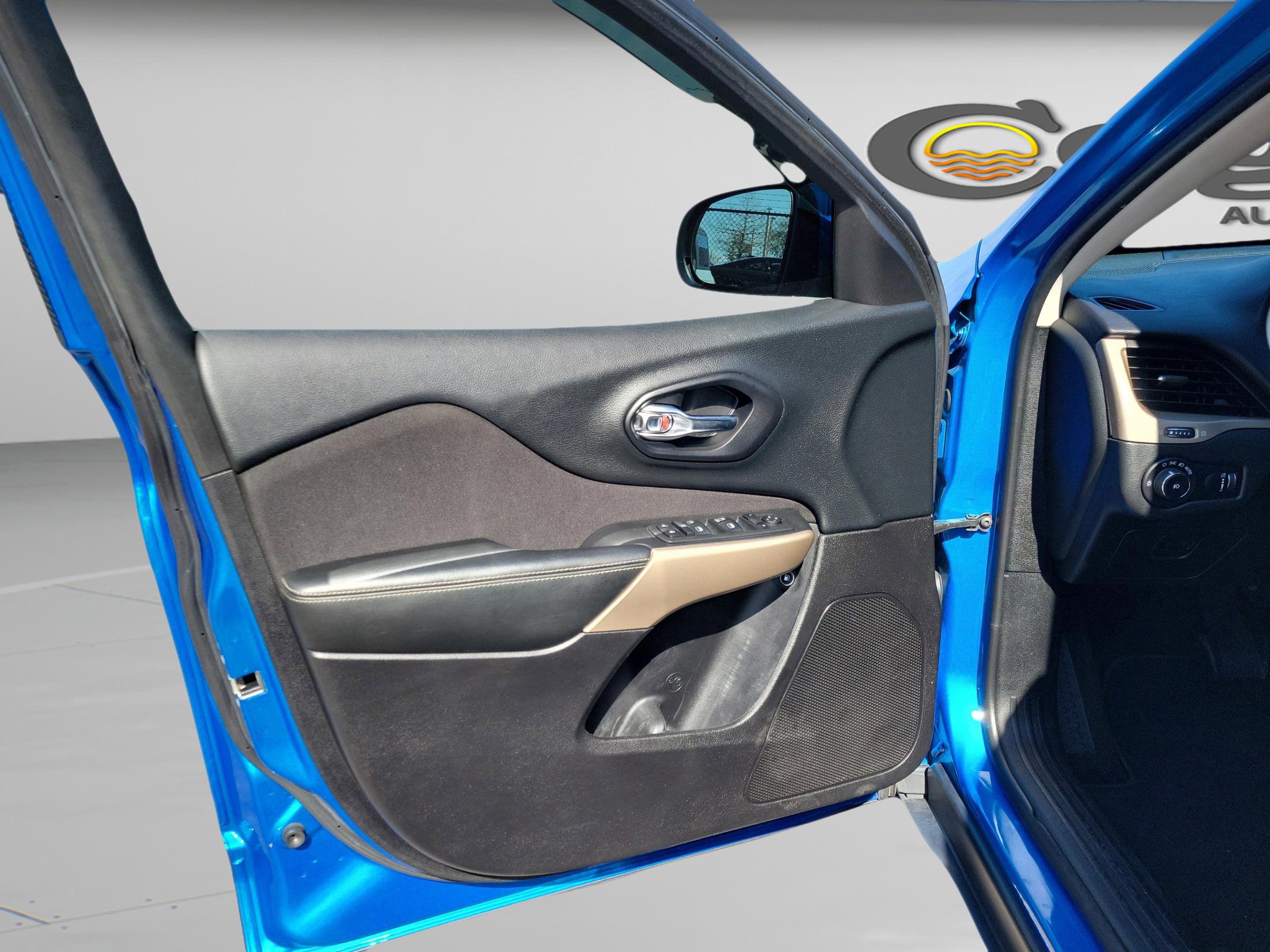 Used 2018 Jeep Cherokee Latitude w/ Altitude Package image 27