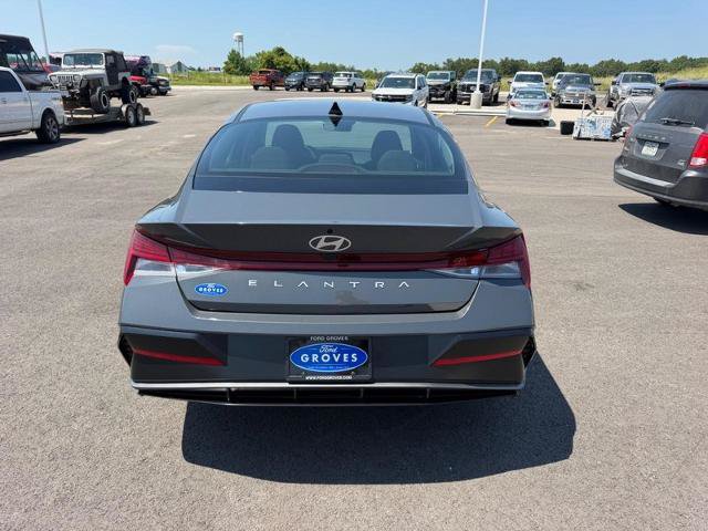 Used 2024 Hyundai Elantra SEL w/ Convenience Package FWD image 6
