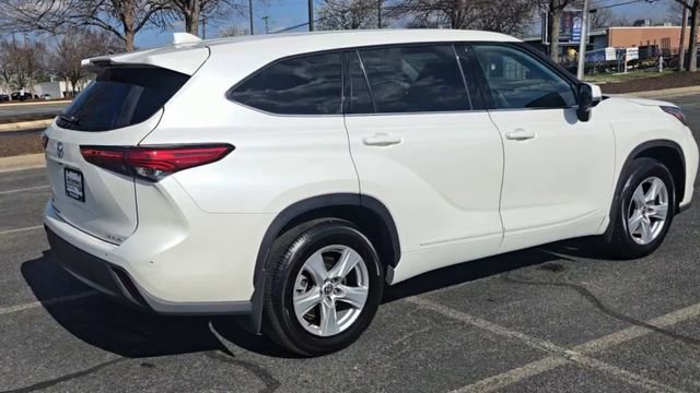 Used 2020 Toyota Highlander LE image 6