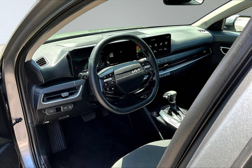 Used 2025 Kia K4 FWD image 16