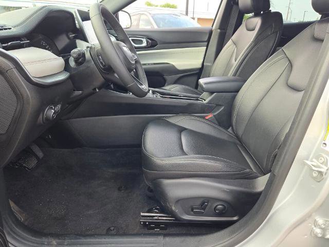 Used 2025 Jeep Compass Limited image 21