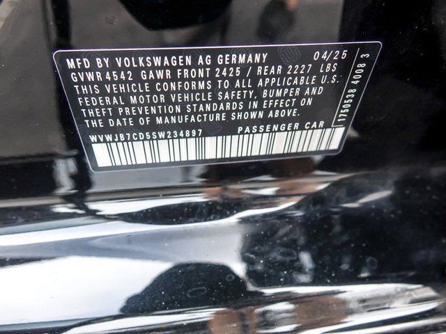 Used 2025 Volkswagen Golf AWD/4WD image 33