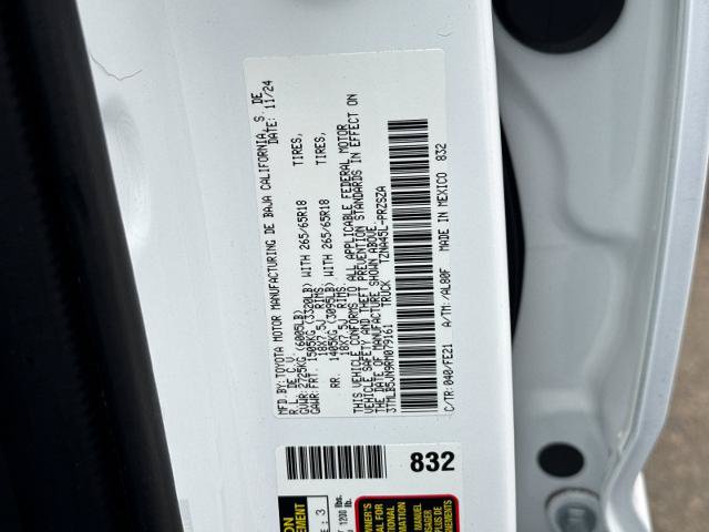 Used 2024 Toyota Tacoma TRD Sport AWD/4WD image 25