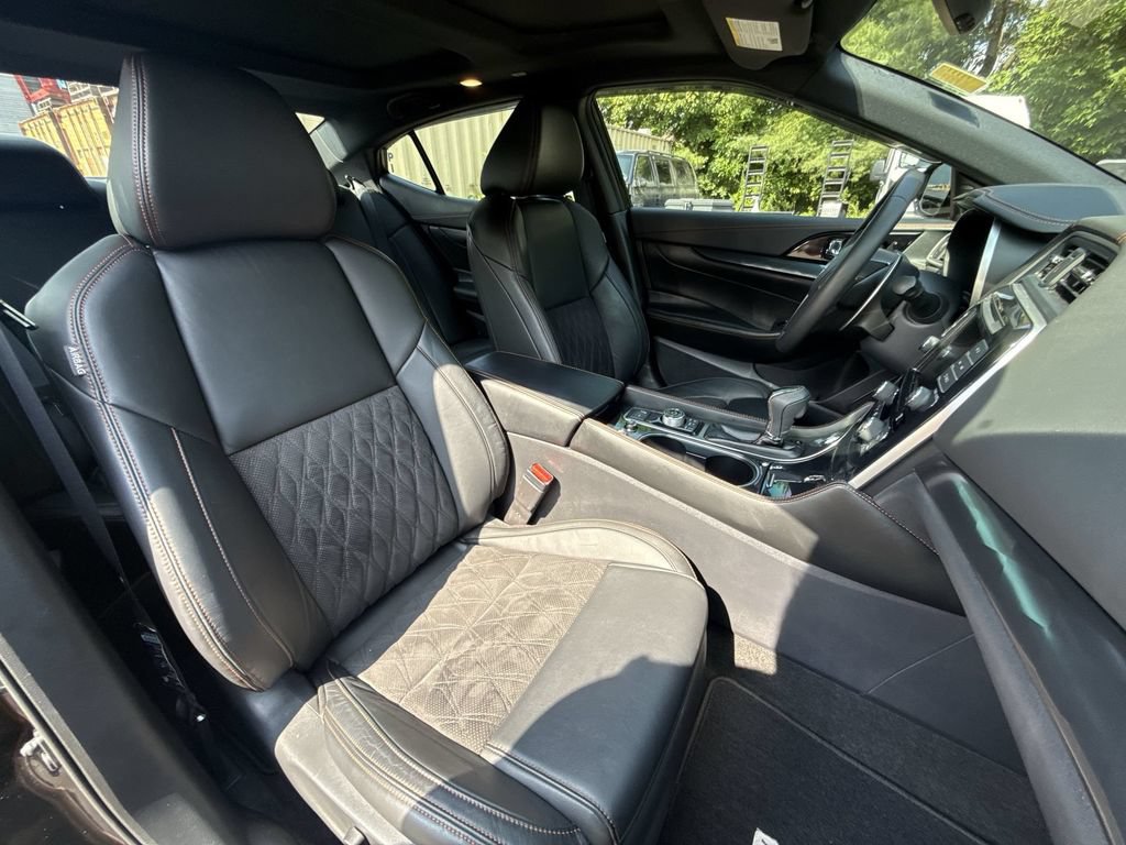 Used 2023 Nissan Maxima SR w/ Sport Mat Group FWD image 25