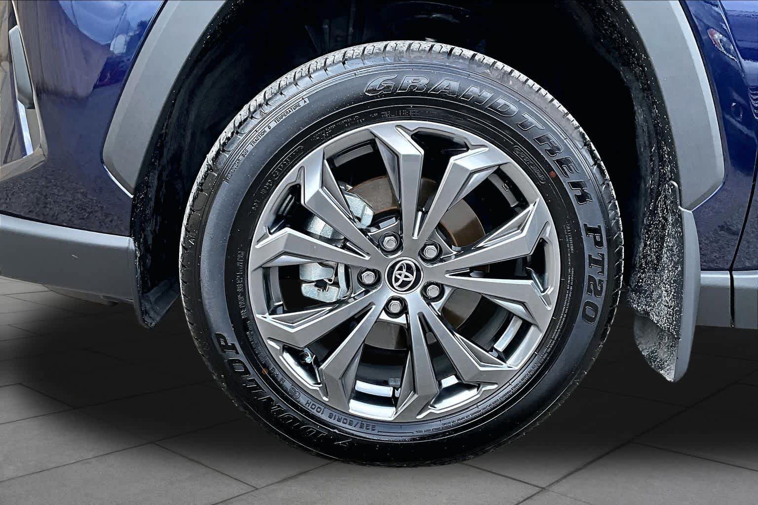 Used 2025 Toyota RAV4 XLE Premium AWD/4WD image 13