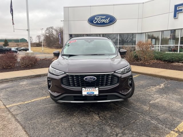 Certified 2023 Ford Escape Platinum AWD/4WD image 2