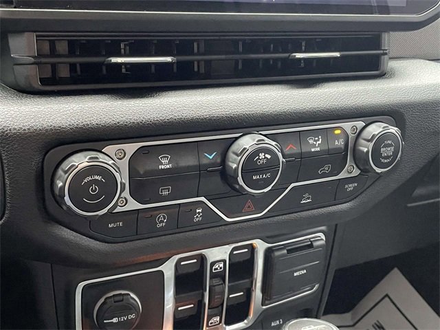 Used 2025 Jeep Gladiator Sport image 27