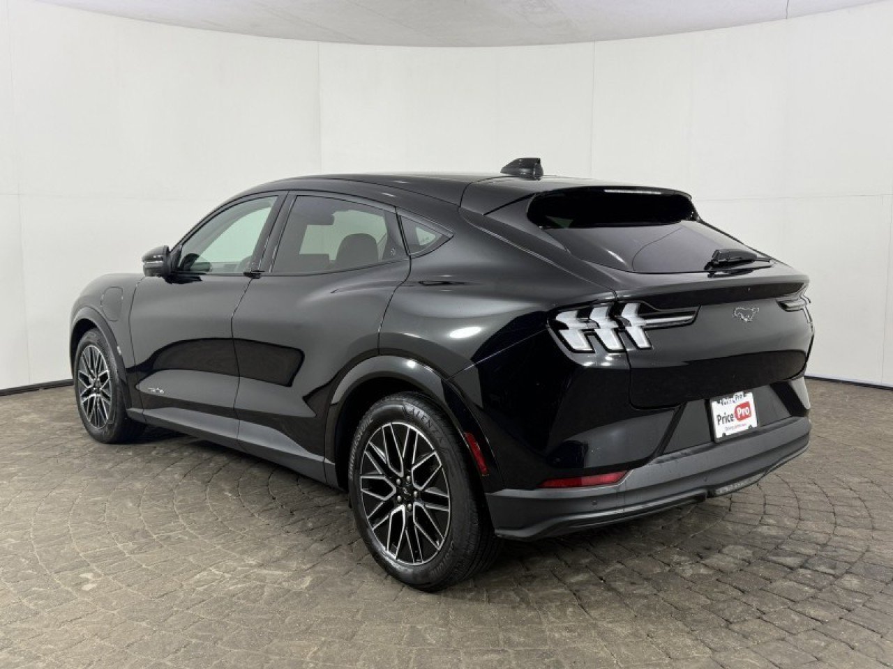 Certified 2025 Ford Mustang Mach-E Premium AWD/4WD image 5