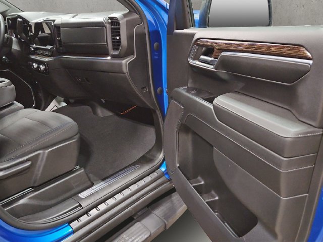 Used 2024 GMC Sierra 1500 Elevation w/ LPO, Elevation Black Package AWD/4WD image 18