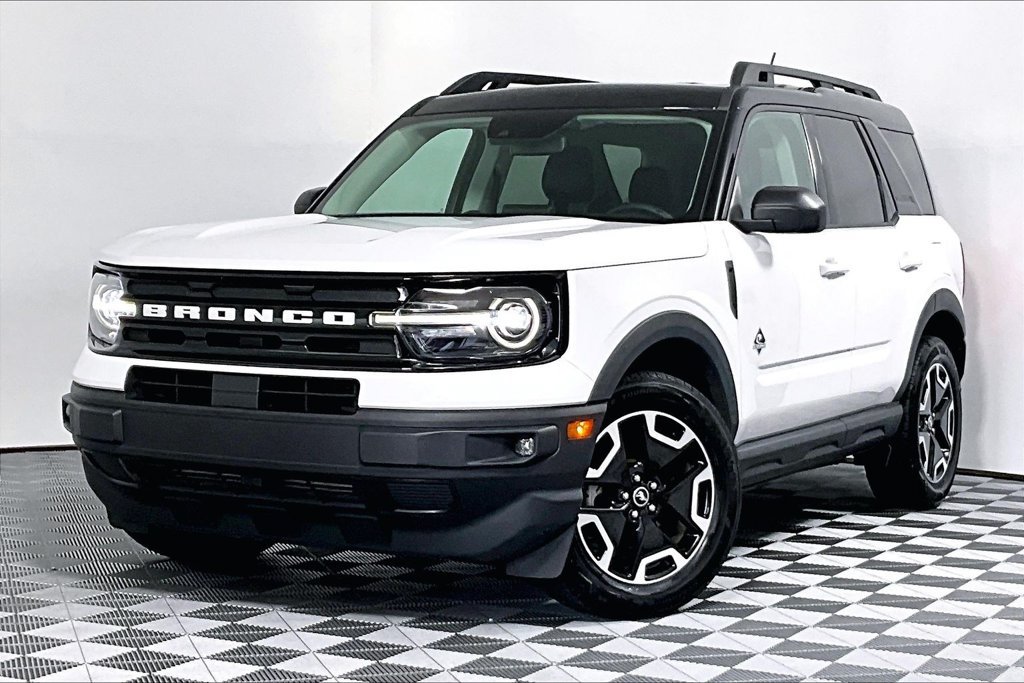 Certified 2024 Ford Bronco Sport Outer Banks w/ Tech Package AWD/4WD image 2