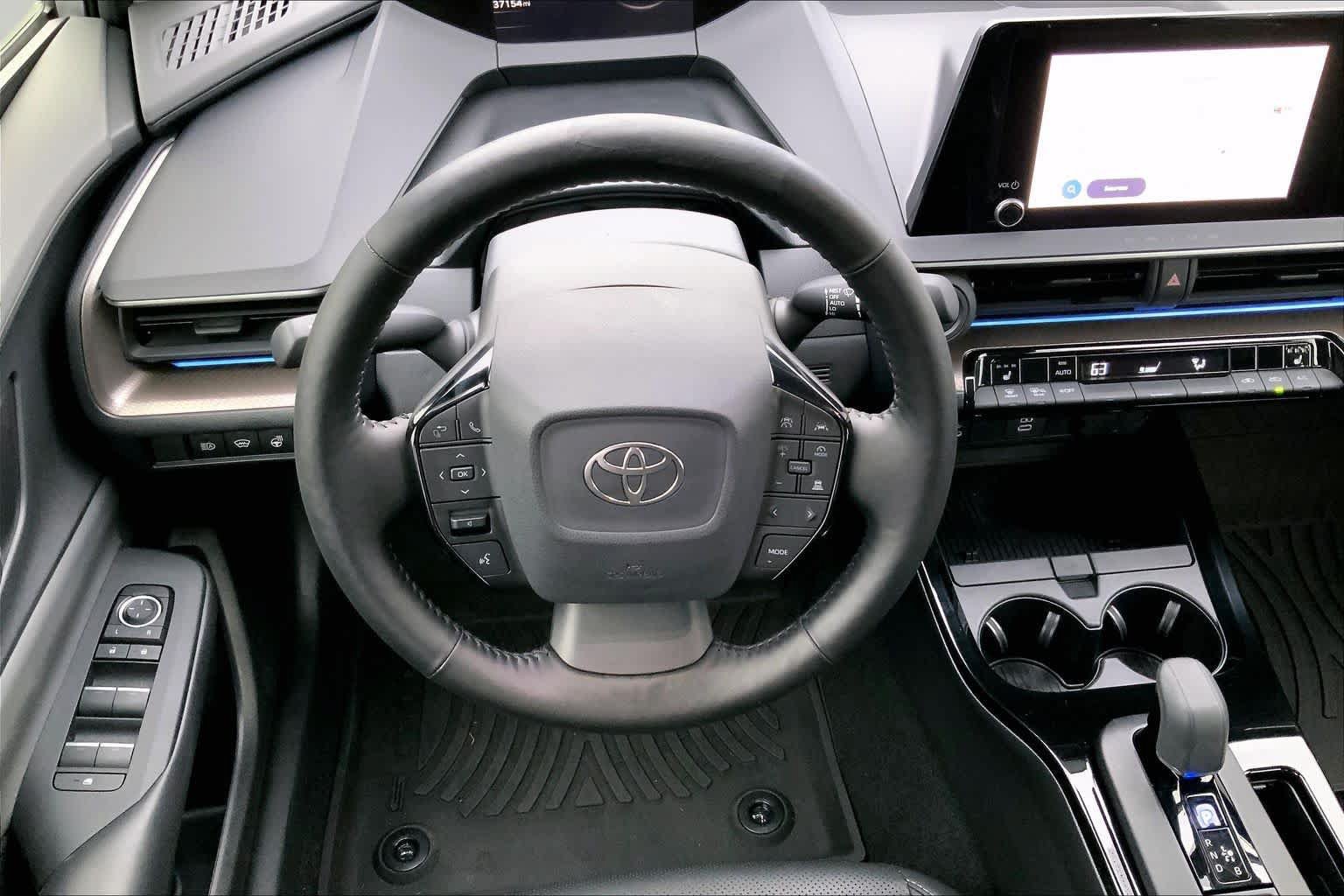 Used 2023 Toyota Prius XLE FWD image 6
