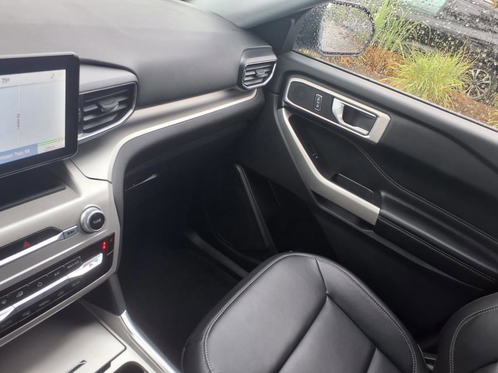 Certified 2022 Ford Explorer XLT w/ Equipment Group 202A image 22