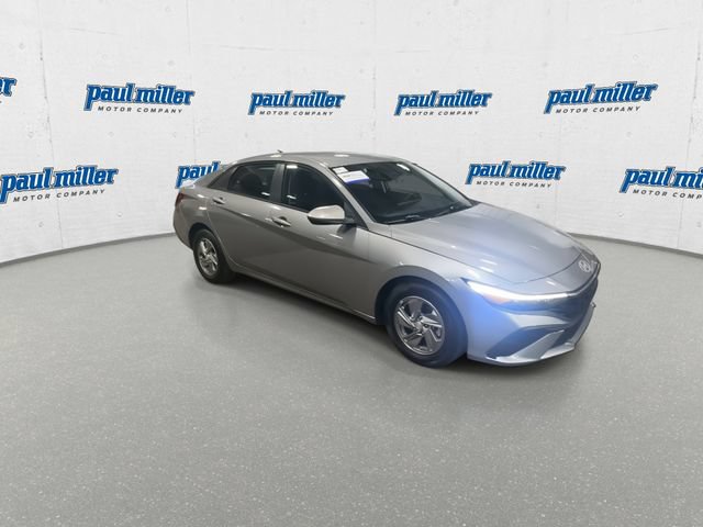 Used 2025 Hyundai Elantra SE FWD image 13