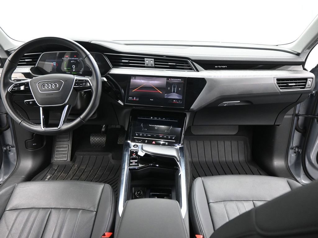 Used 2022 Audi e-tron Premium Plus image 21