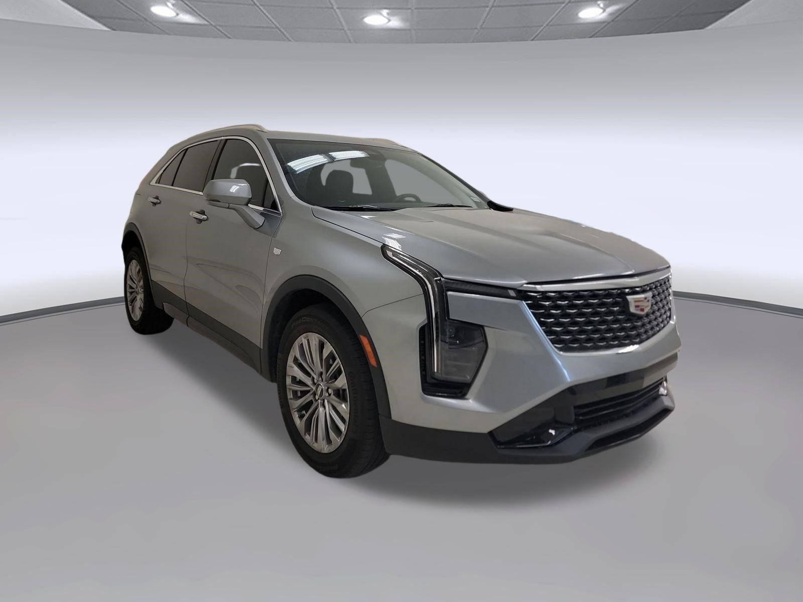 Used 2024 Cadillac XT4 Premium Luxury w/ Cold Weather Package FWD image 5