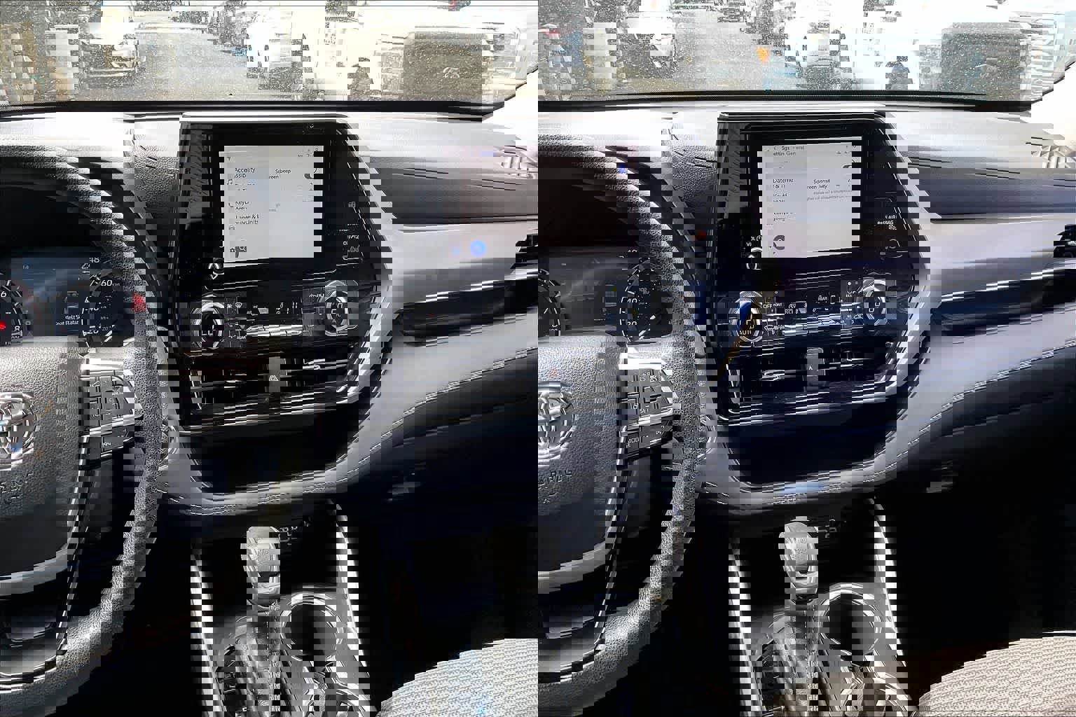 Used 2023 Toyota Highlander L FWD image 17