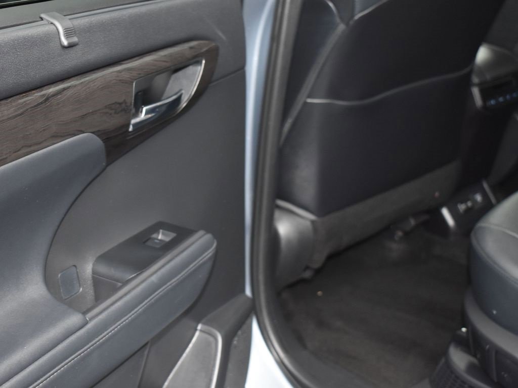 Used 2021 Toyota Highlander Limited image 12
