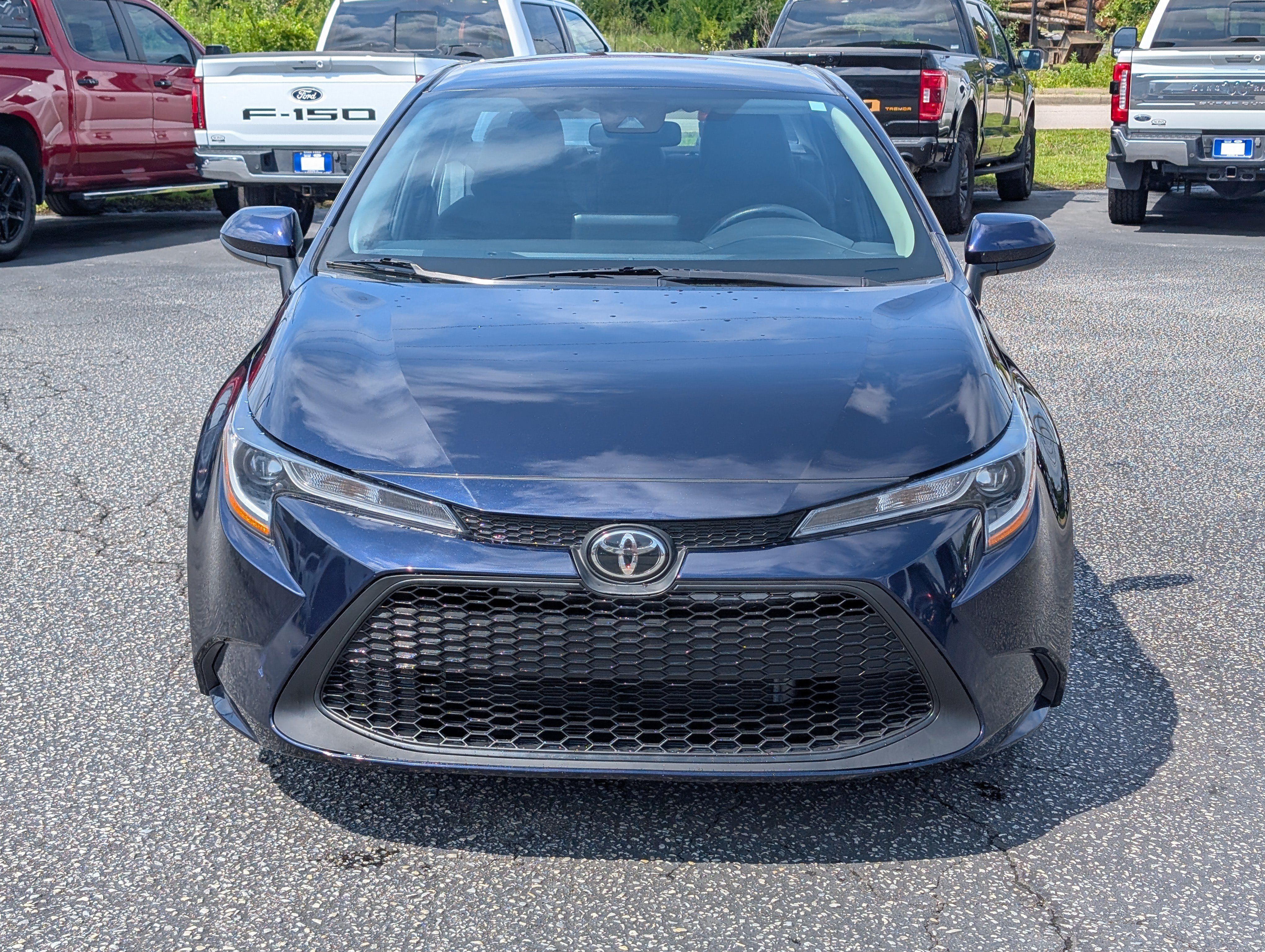 Used 2022 Toyota Corolla LE FWD image 2