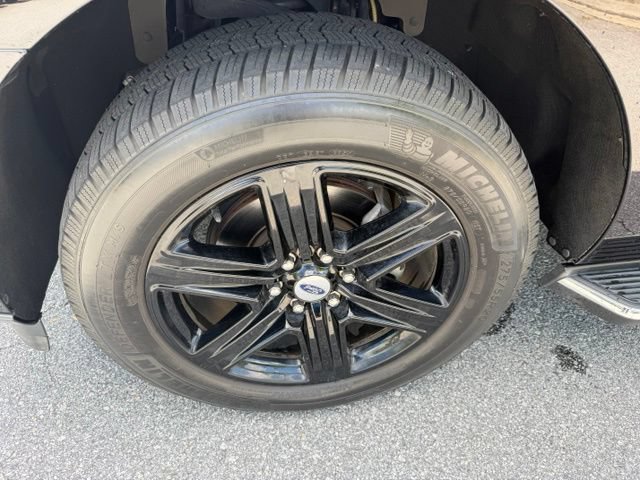 Certified 2019 Ford Expedition XLT w/ Equipment Group 202A AWD/4WD image 9