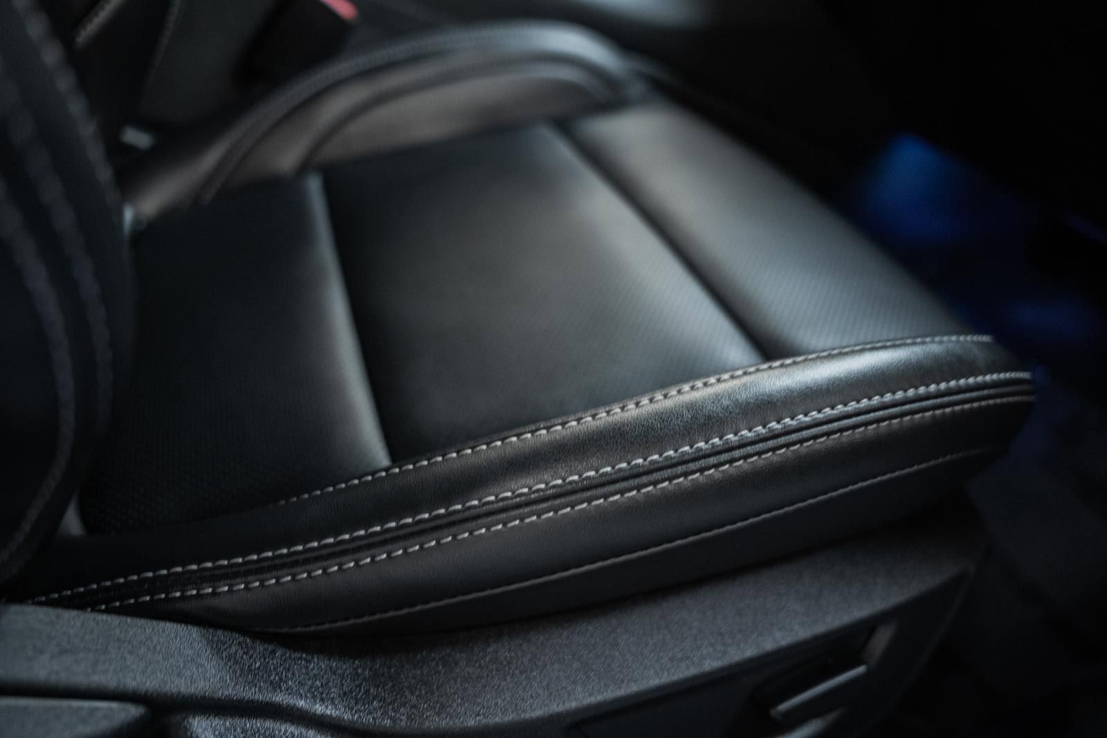 Certified 2025 Ford Mustang Premium w/ Wheel & Stripe Package image 35