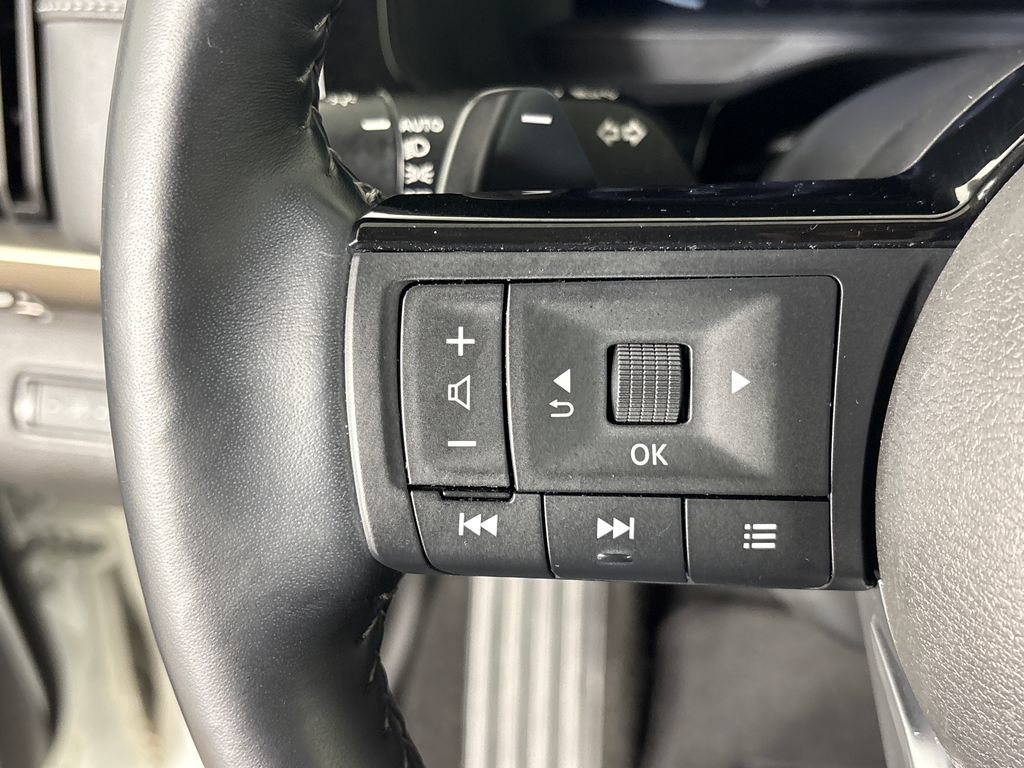 Used 2024 Nissan Pathfinder Platinum FWD image 17