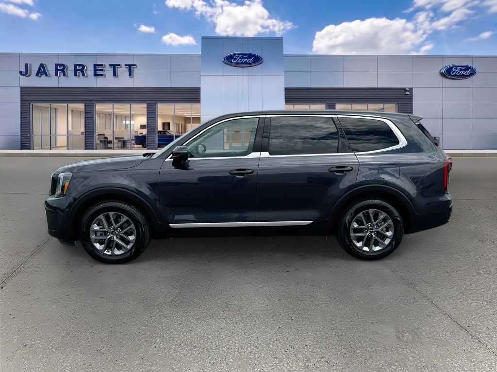 Used 2025 Kia Telluride LX FWD image 4