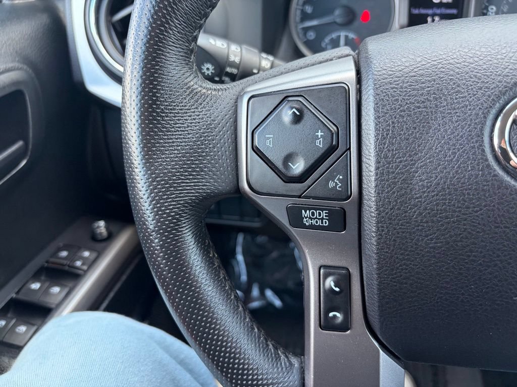 Used 2021 Toyota Tacoma SR5 AWD/4WD image 34
