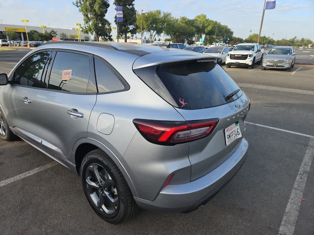 Certified 2024 Ford Escape ST-Line Select AWD/4WD image 5