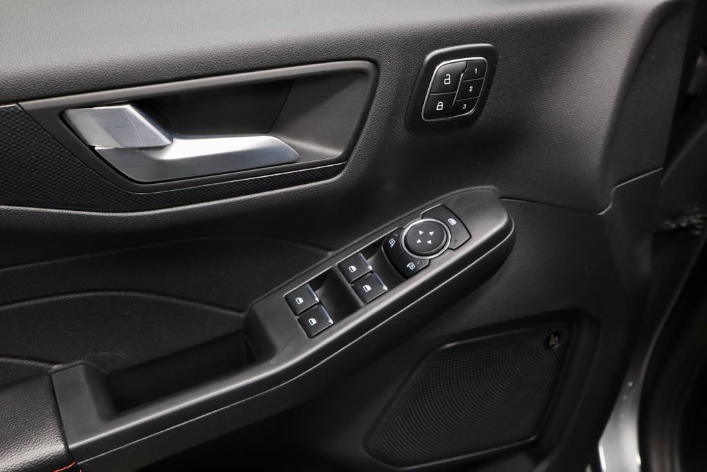 Certified 2025 Ford Escape ST-Line Elite w/ Premium Technology Package AWD/4WD image 24