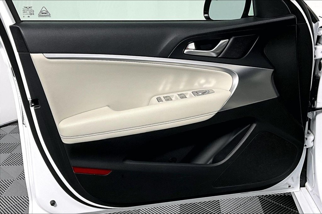 Used 2025 Genesis G70 2.5T RWD image 23