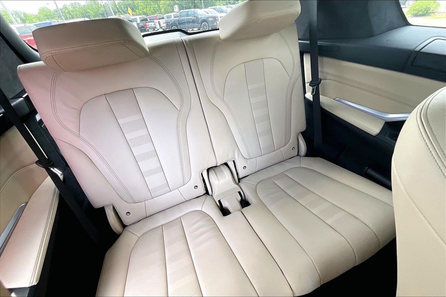 Used 2022 BMW X7 xDrive40i w/ M Sport Package AWD/4WD image 27
