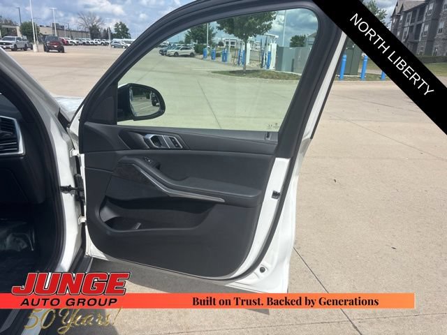Used 2022 BMW X5 xDrive40i w/ Premium Package AWD/4WD image 8