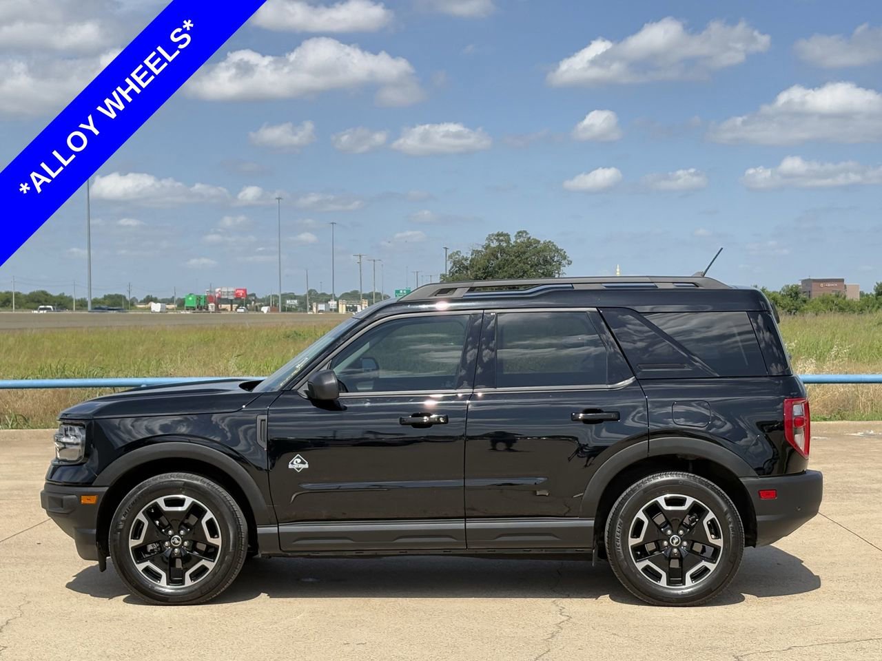 Certified 2023 Ford Bronco Sport Outer Banks w/ Tech Package AWD/4WD image 3