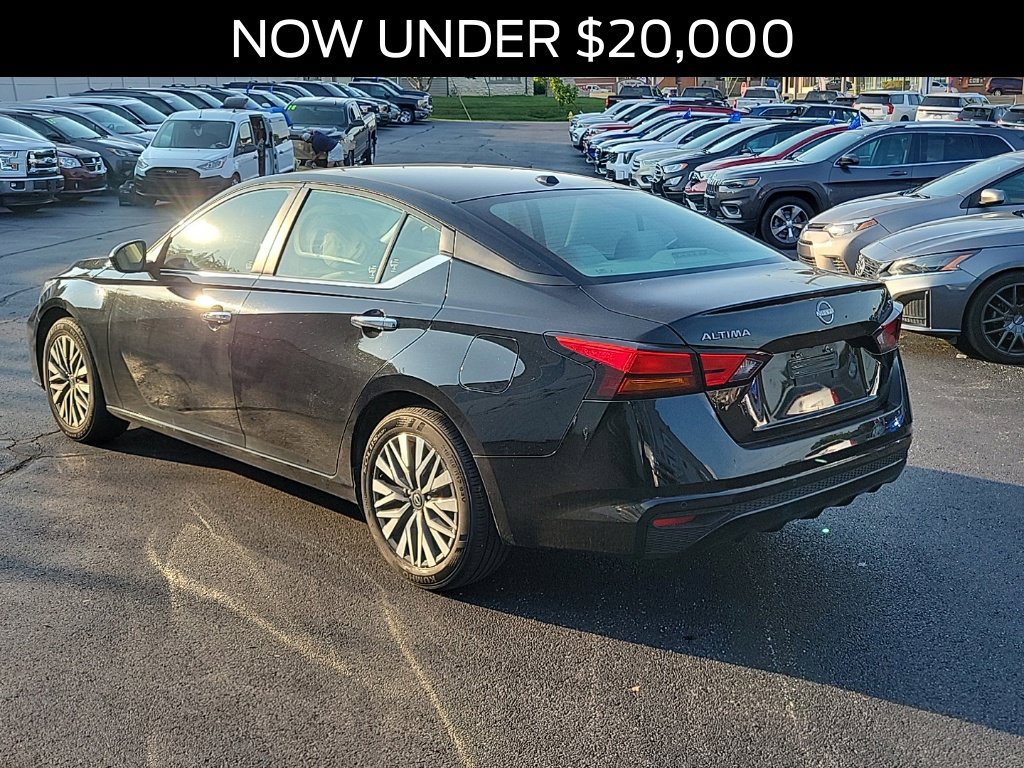 Used 2024 Nissan Altima 2.5 SV FWD image 3