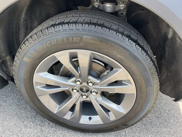 Certified 2024 Ford Explorer XLT w/ Equipment Group 202A AWD/4WD image 17