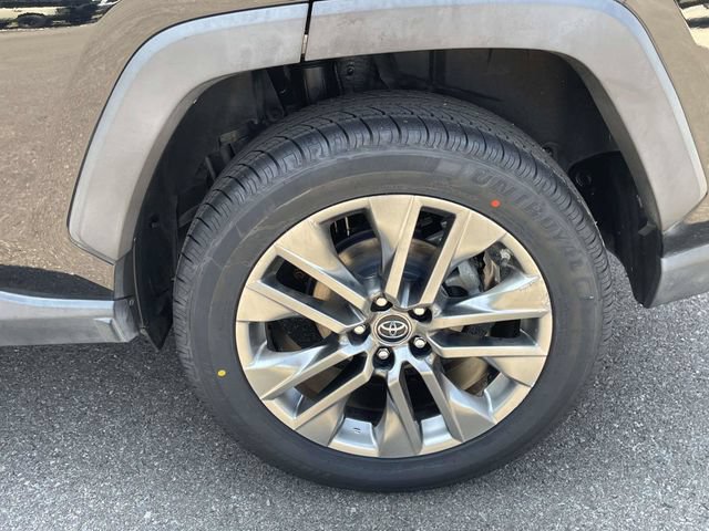 Used 2019 Toyota RAV4 XLE Premium FWD image 4