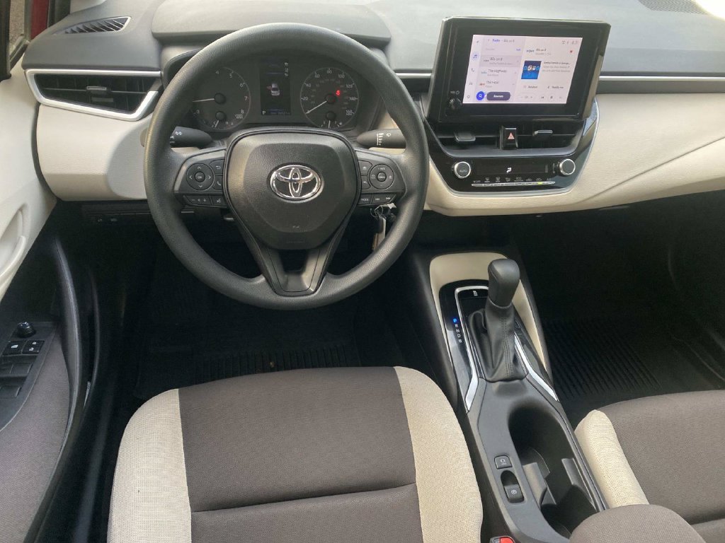 Used 2025 Toyota Corolla LE FWD image 15