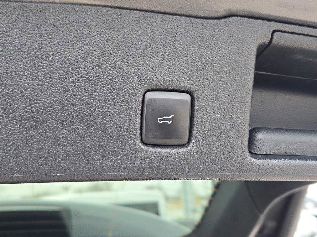 Certified 2022 Ford Escape Titanium w/ Class II Trailer Tow Package image 15