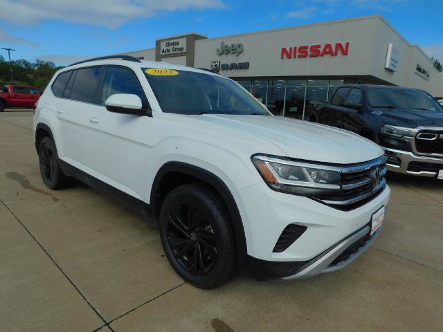 Used 2023 Volkswagen Atlas SE w/ Black Wheel Package AWD/4WD image 3