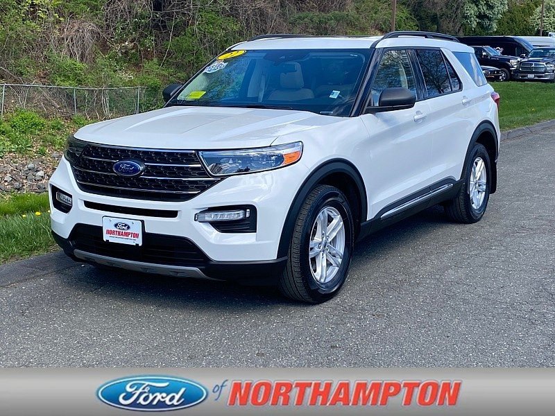 Certified 2022 Ford Explorer XLT w/ Equipment Group 202A AWD/4WD image 1