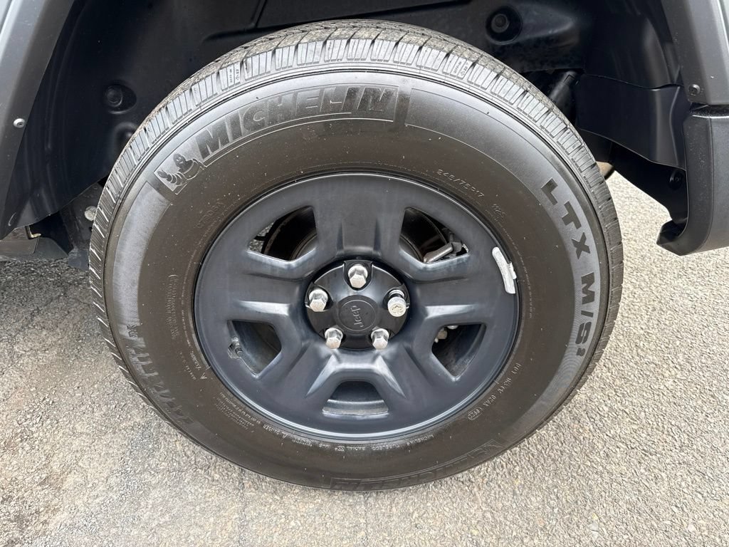 Used 2022 Jeep Wrangler Sport AWD/4WD image 9