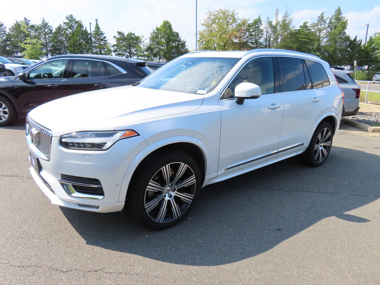 Used 2023 Volvo XC90 B6 Ultimate w/ Lounge Package AWD/4WD image 3