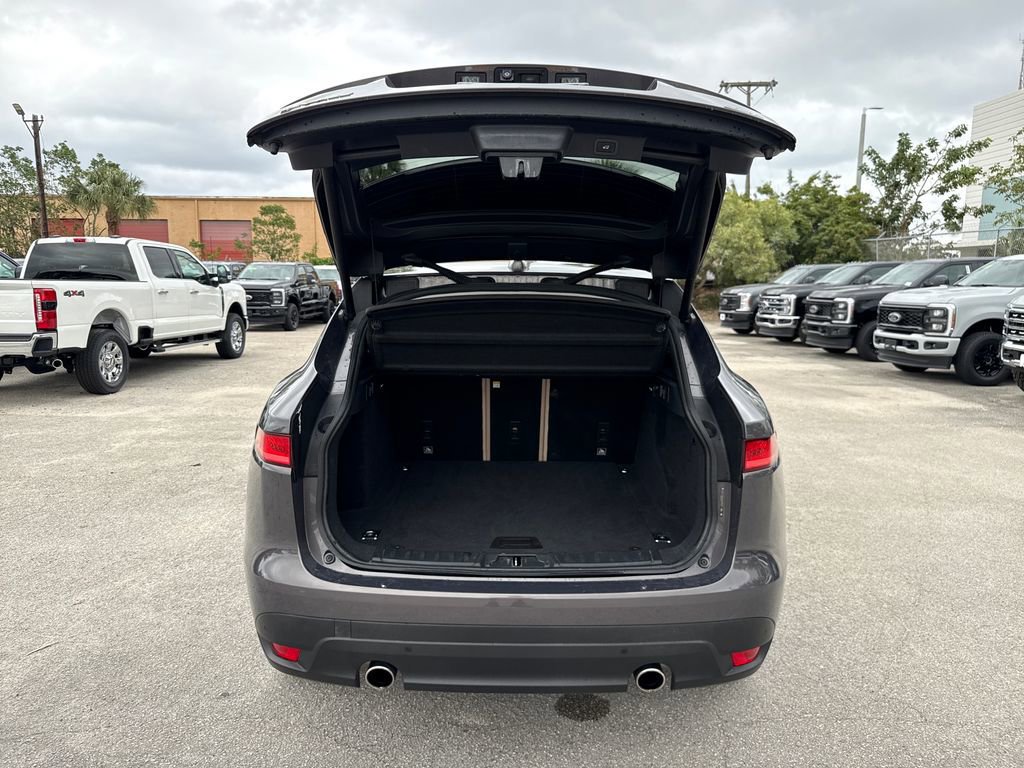 Used 2017 Jaguar F-PACE Premium image 27