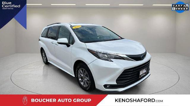 Used 2025 Toyota Sienna XLE FWD image 3